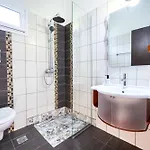 Goldenhill Studios&apartments