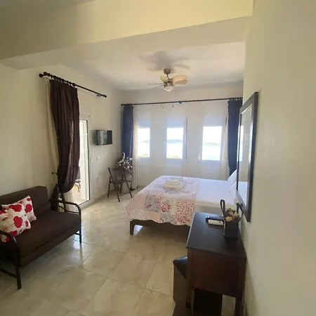 Aparthotel Goldenhill Studios&apartments 4*