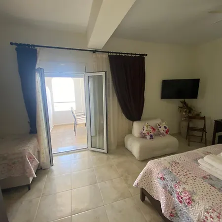 Goldenhill Studios&apartments 4*