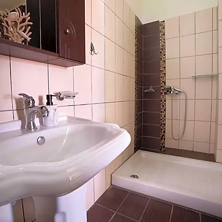 Goldenhill Studios&apartments Aparthotel