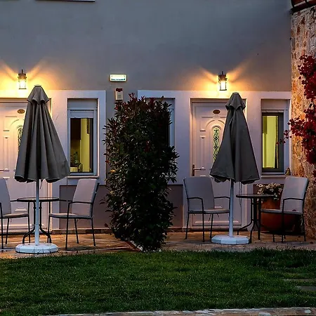 Goldenhill Studios&apartments *